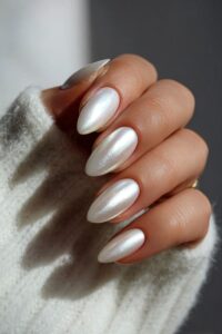 Pearlescent & Soft Glow Nails