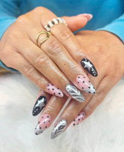 Chrome & Metallic Nails 